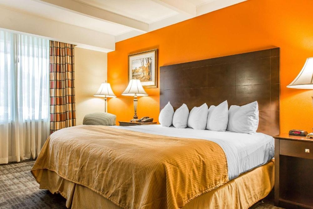 Clarion Hotel & Suites Hamden-New Haven